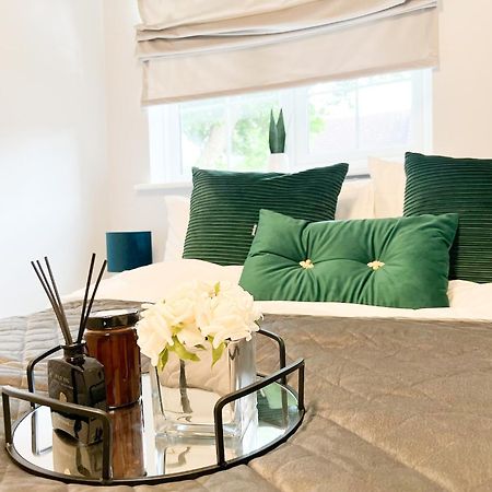 Beautiful Apartment In Beckton With Private Entrance And Garden London Eksteriør bilde