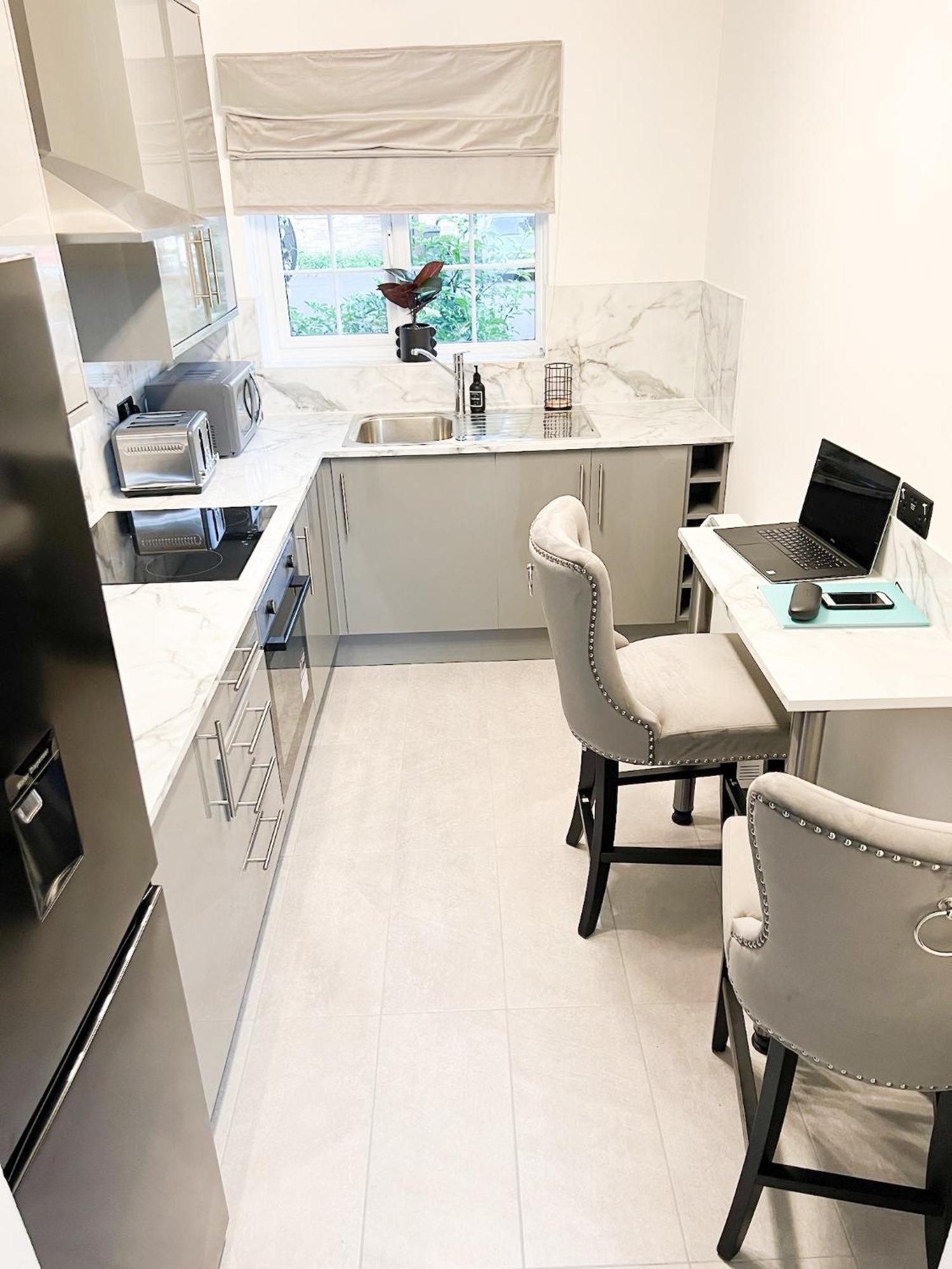 Beautiful Apartment In Beckton With Private Entrance And Garden London Eksteriør bilde