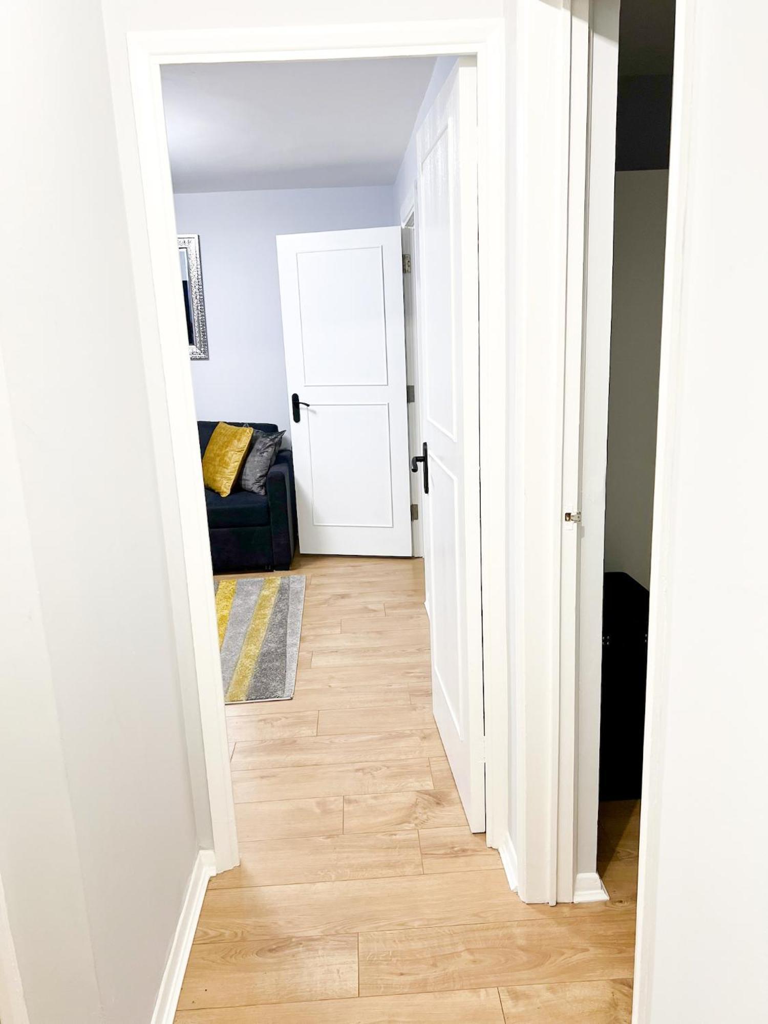 Beautiful Apartment In Beckton With Private Entrance And Garden London Eksteriør bilde