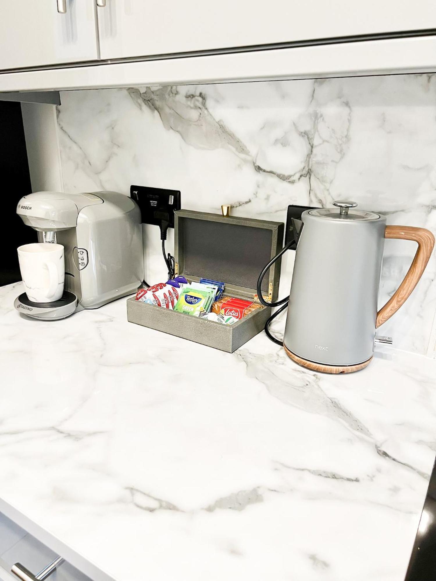 Beautiful Apartment In Beckton With Private Entrance And Garden London Eksteriør bilde