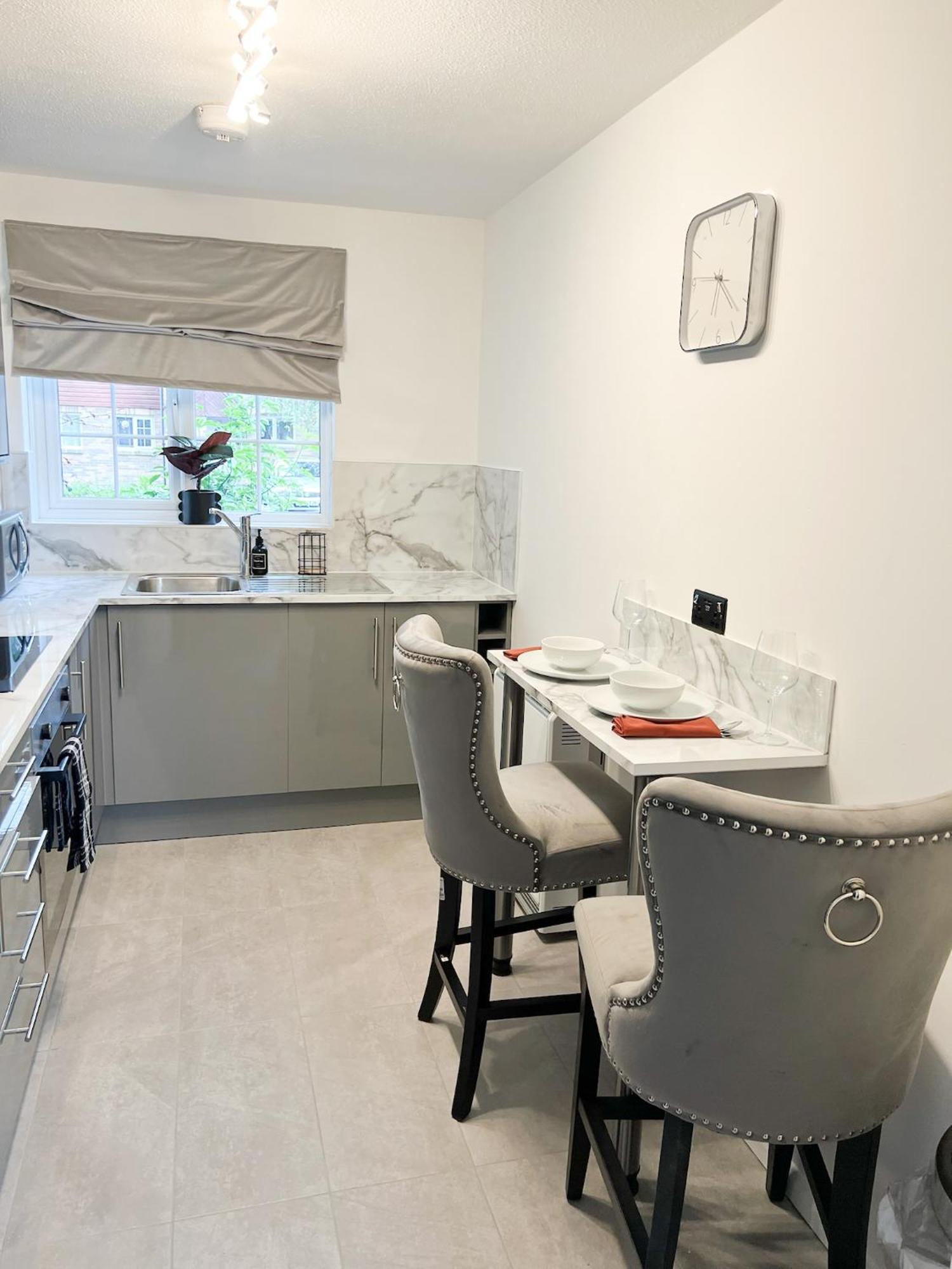 Beautiful Apartment In Beckton With Private Entrance And Garden London Eksteriør bilde
