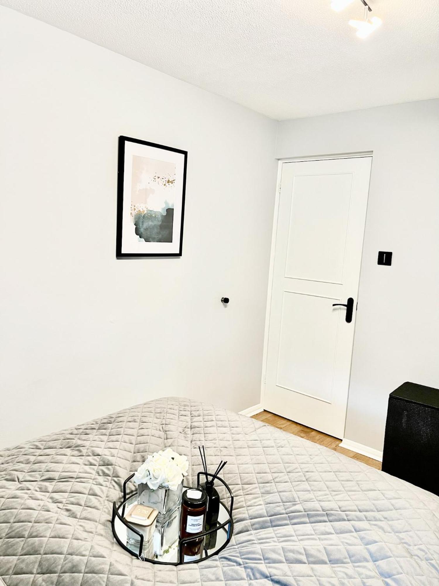 Beautiful Apartment In Beckton With Private Entrance And Garden London Eksteriør bilde