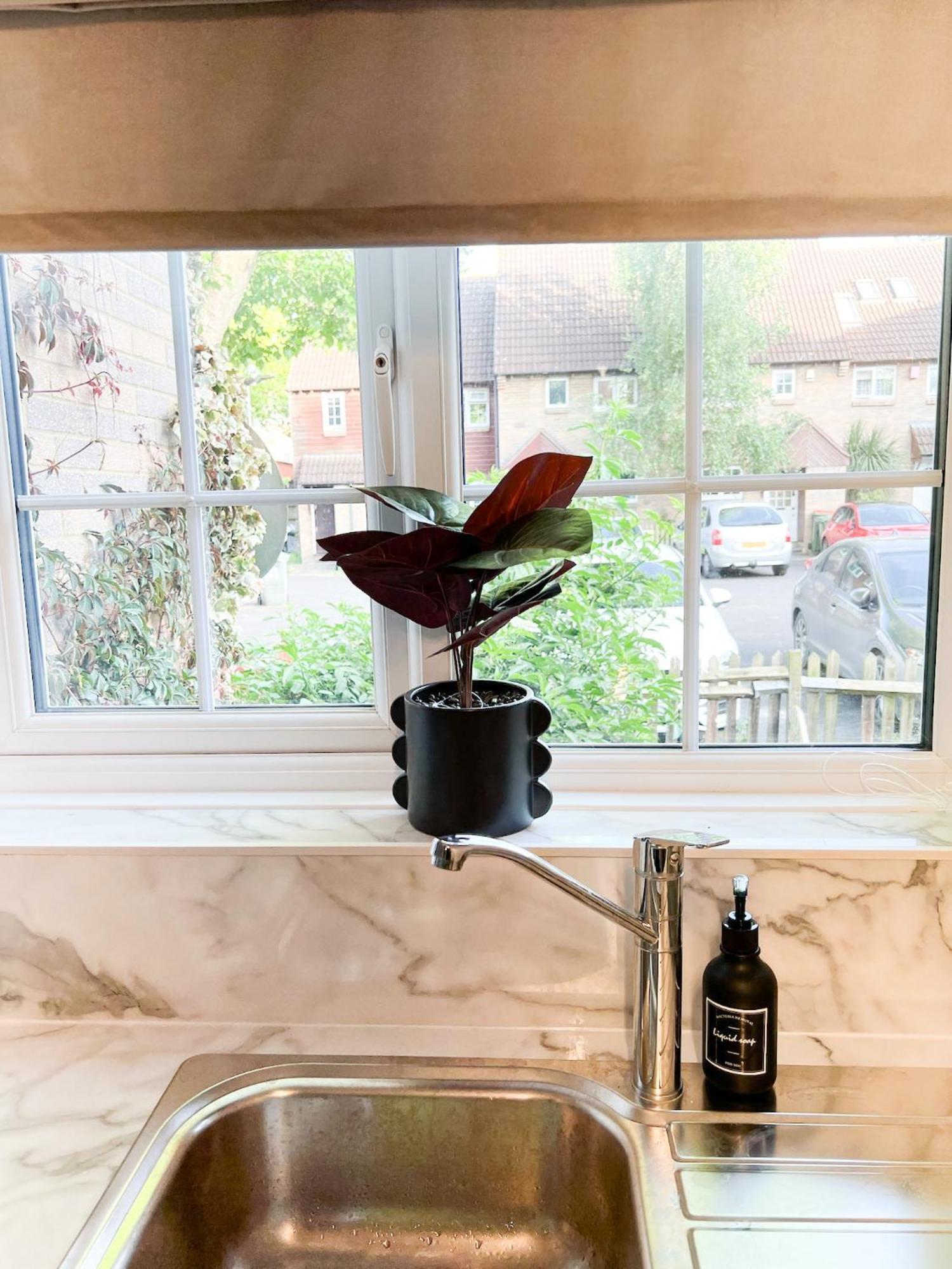 Beautiful Apartment In Beckton With Private Entrance And Garden London Eksteriør bilde