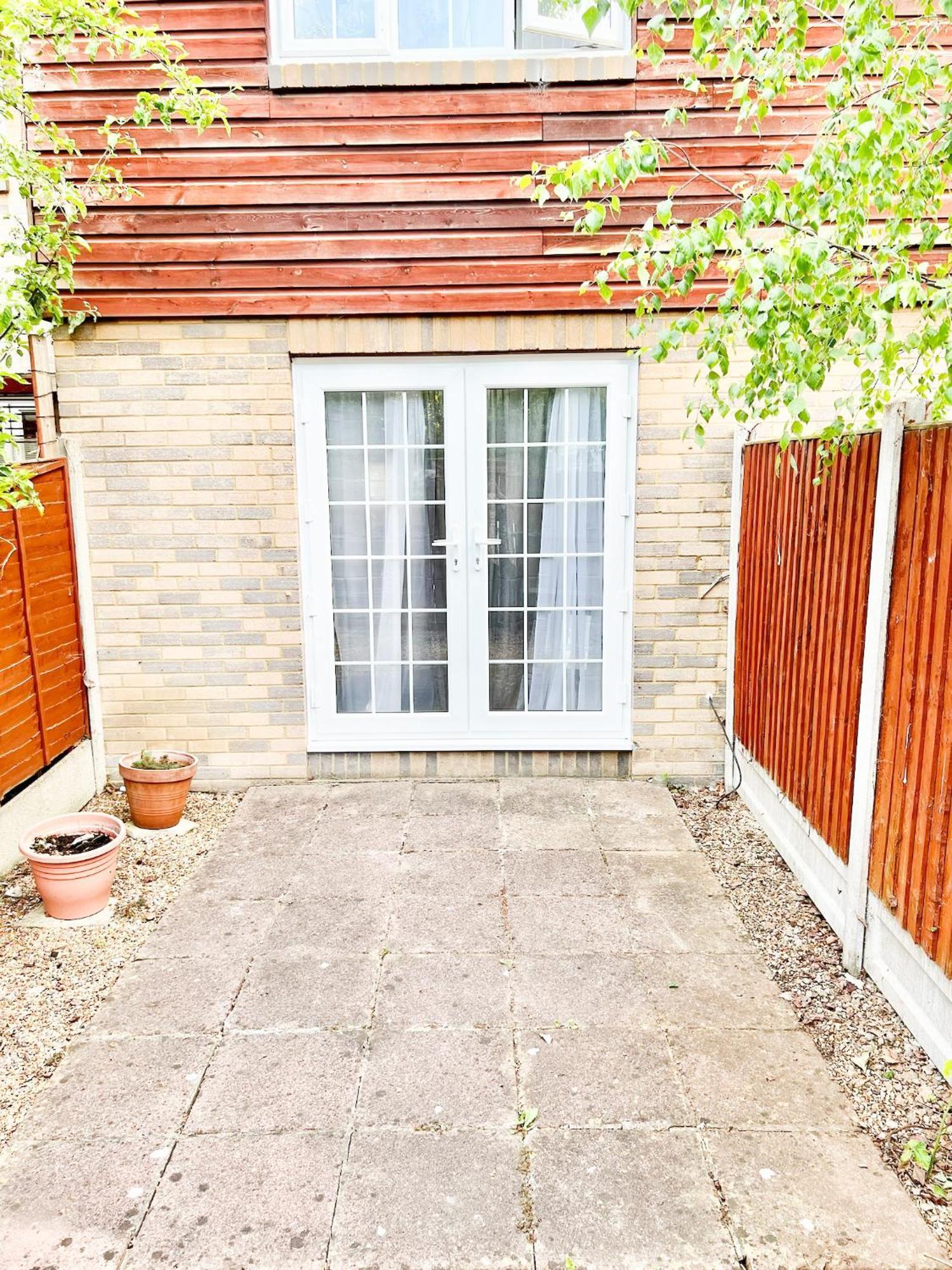 Beautiful Apartment In Beckton With Private Entrance And Garden London Eksteriør bilde